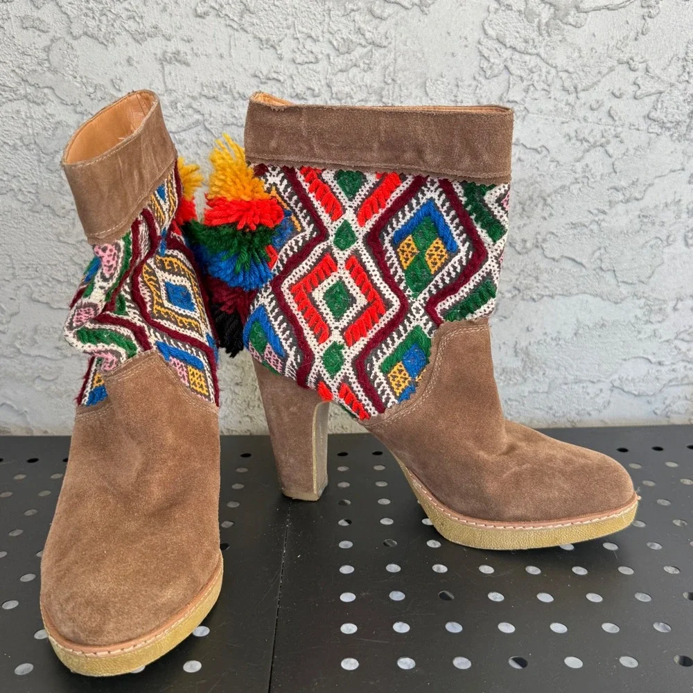 ANTHROPOLOGIE × JASPER &‎ JEERA Boho Suede Pom-Pom Embroidered Booties 7.5 Brown